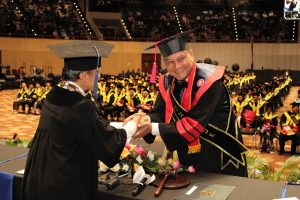 Kapolda Kalimantan Barat Wisuda Program Doktor Ilmu Hukum Universitas Trisakti Dengan Predikat Cumlaude